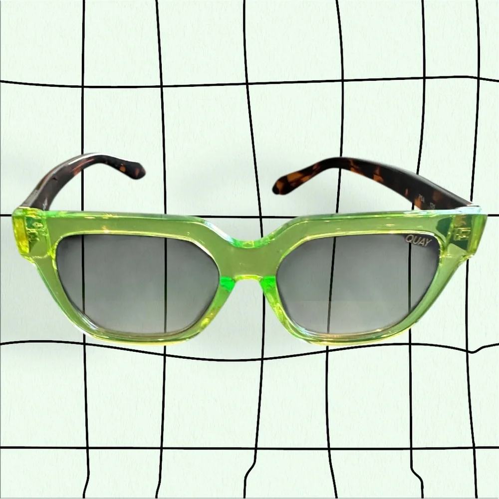 Quay Two-tone Wayfairer-Style Sunnies - Picture 3 of 7